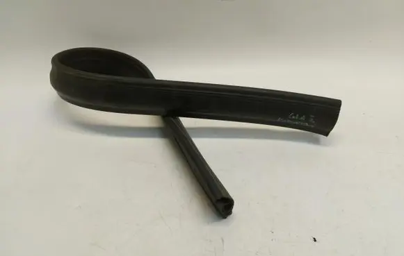 Mercedes-Benz GLA H247 Wiper trim MERGLA48020