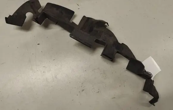 Audi A6 S6 C5 4B Intercooler air guide/duct channel 4B0121284G