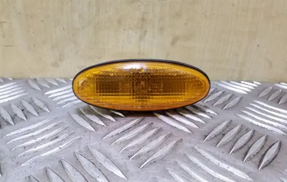 Mazda Premacy Front fender indicator light 0464120