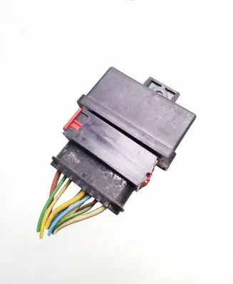 Peugeot 207 Fuel pump relay 240107