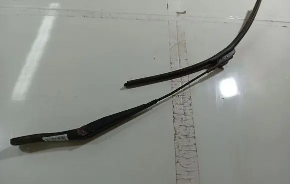 Opel Astra H Front wiper blade arm 13111219