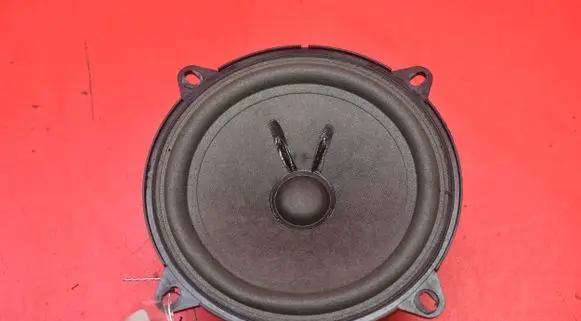 Dacia Duster Subwoofer speaker