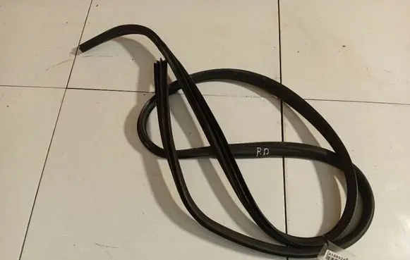 Ford Mondeo MK IV Rubber seal front coupe door 
