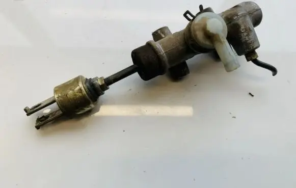 Toyota Avensis Verso Clutch master cylinder
