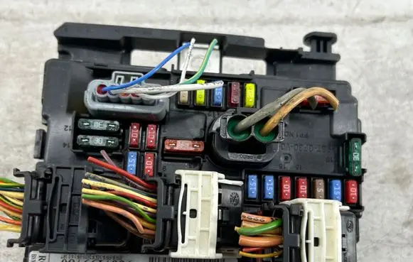 Peugeot 308 BSM Control unit 9667199780
