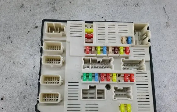 Renault Megane III Central body control module 284B60008RE