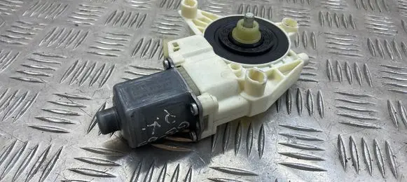Mercedes-Benz C W204 Front door window regulator motor A2048200142