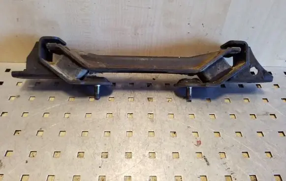 Mitsubishi Pajero Gearbox mount 1M8461A
