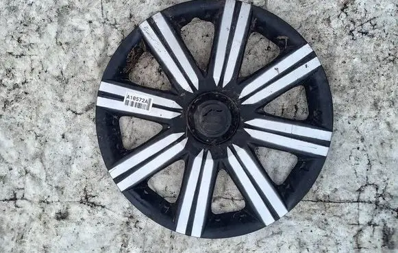 Audi A4 S4 B5 8D R15 wheel hub/cap/trim 