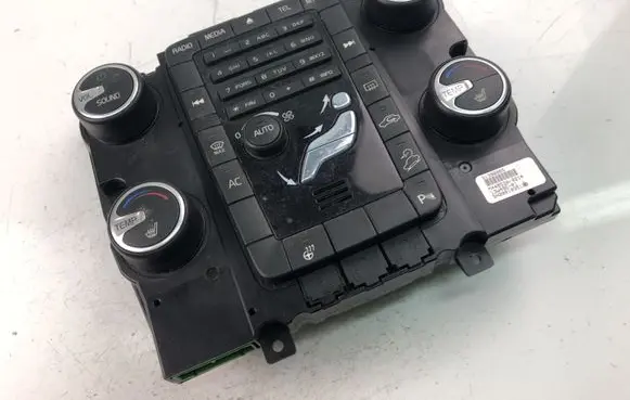 Volvo V70 Climate control unit 31398065