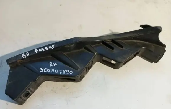 Volkswagen PASSAT B6 Front bumper mounting bracket 3C0807890