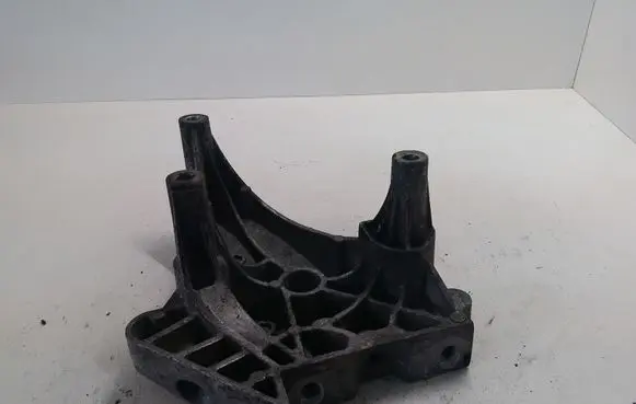 Volkswagen Touran I Engine mounting bracket 03G199207A