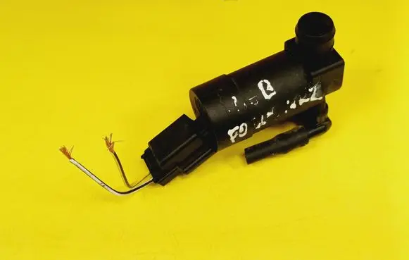Ford Focus Windscreen/windshield washer pump 1S7117K624FD