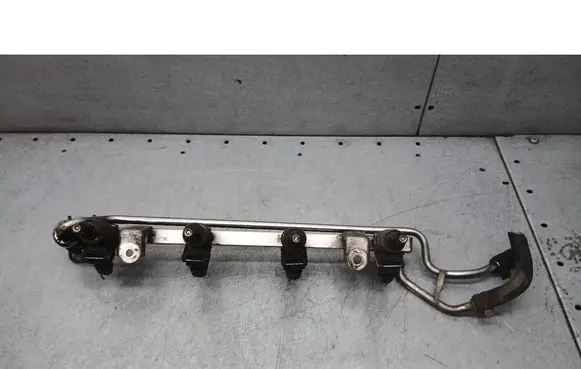 Audi A6 S6 C5 4B Fuel injector supply line/pipe 