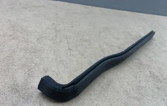 BMW 3 E90 E91 Engine compartment rubber 51767159607 7159607
