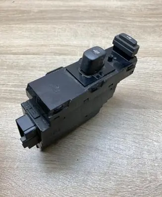 Volvo V70 Electric window control switch 30658117