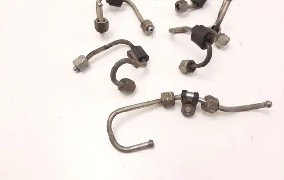 Volkswagen Caddy Fuel injector supply line/pipe 