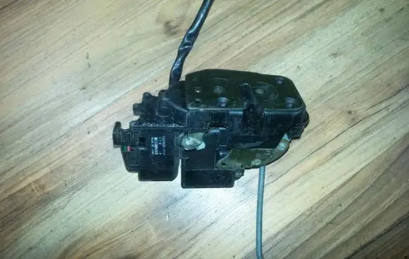 Mazda 626 Front door lock