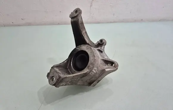 Honda Civic Engine mount bracket 