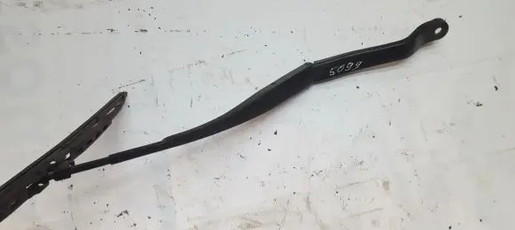 Honda CR-V Front wiper blade arm