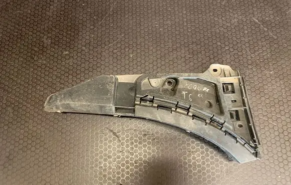 Volvo XC90 Front bumper mounting bracket 08620563