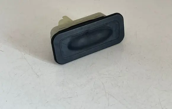 Renault Clio III Tailgate/trunk/boot exterior handle 8200885515