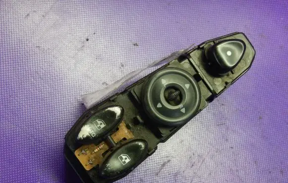 Audi Coupe Quarter vent window switch 93570-27000A