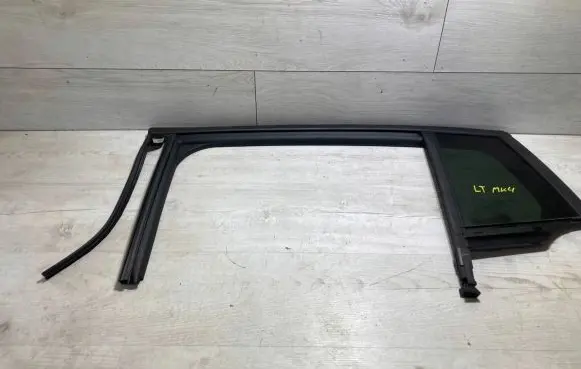 Ford Focus Rear vent window glass 