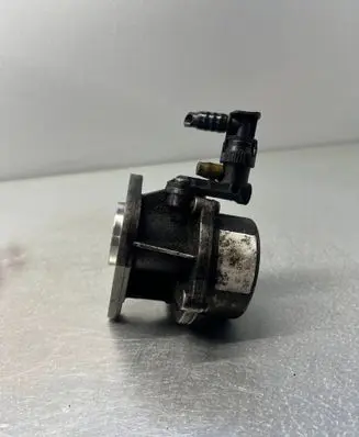 Volvo S40 Vacuum pump 01562C1