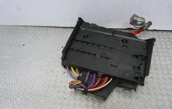 Ford Focus Battery relay fuse AV6T14A067BB
