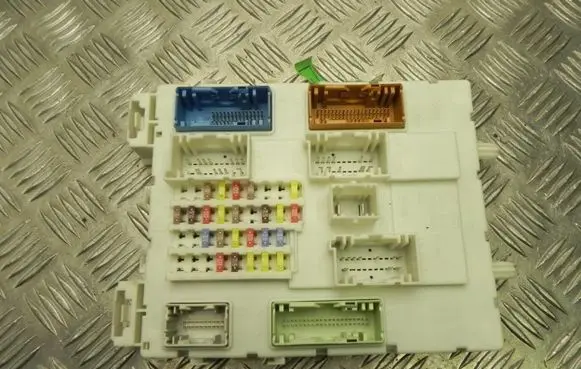 Ford C-MAX II Fuse box set AV6N14A073BE G3019