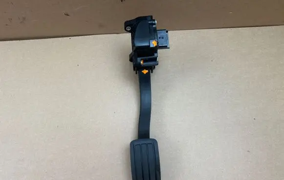 Opel Combo E Accelerator throttle pedal 9674829780