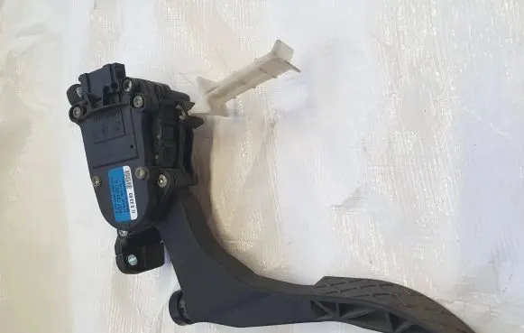 Volkswagen Golf IV Accelerator throttle pedal 6Q1723503D 6PV00849500
