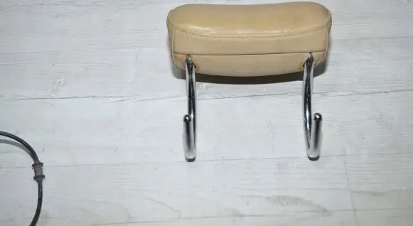 Mercedes-Benz CLS C219 Rear seat headrest 