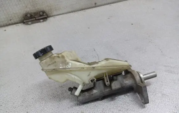 Toyota Corolla E120 E130 Master brake cylinder 744712513