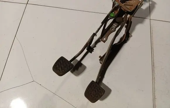 Toyota Aygo AB10 Clutch pedal 