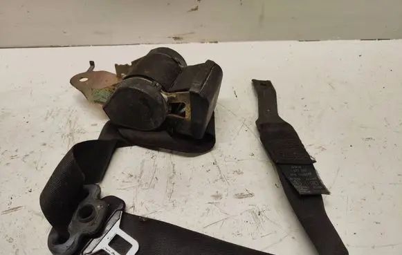 BMW 3 E36 Front seatbelt 1977241 0559718 0433360