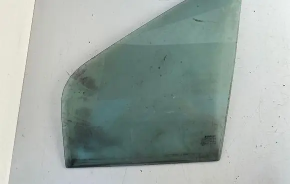 Renault Scenic I Front door vent window glass four-door 