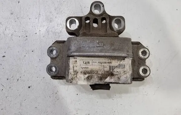 Volkswagen Scirocco Engine mount bracket 1K0199555
