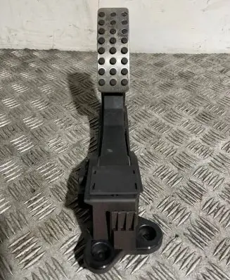 Mercedes-Benz ML W164 Accelerator throttle pedal A1643000104
