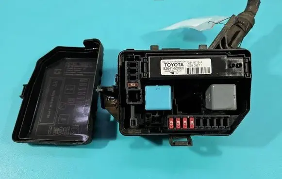 Toyota Yaris Fuse box set 82641-52060 IMPRK1472680