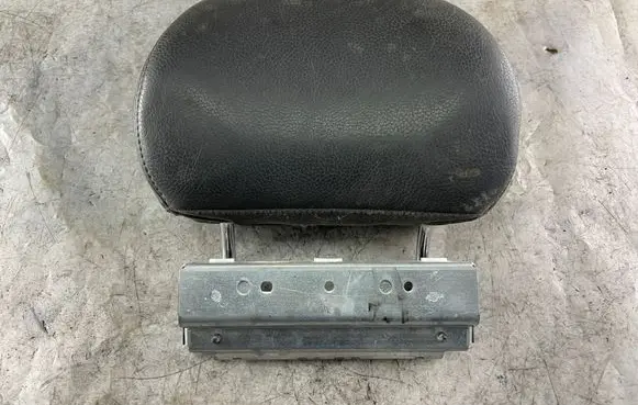 Volvo V70 Rear seat headrest 