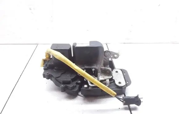 KIA Sorento Rear door lock A045777