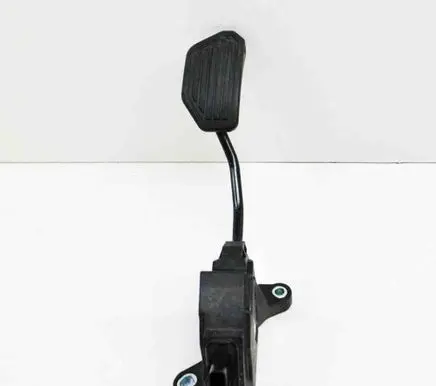 Toyota RAV 4 (XA40) Accelerator throttle pedal 781100W050