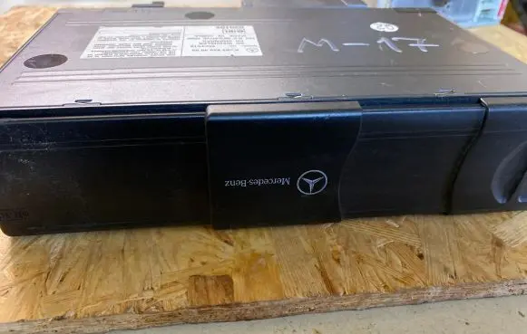 Mercedes-Benz C W203 CD/DVD changer A2038209089