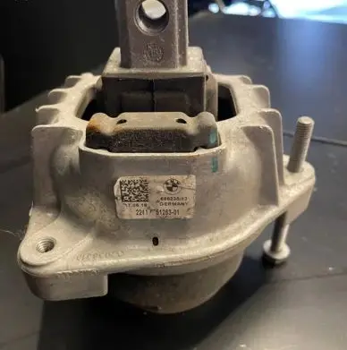 BMW 5 F10 F11 Engine mount bracket 22116851263 6851263