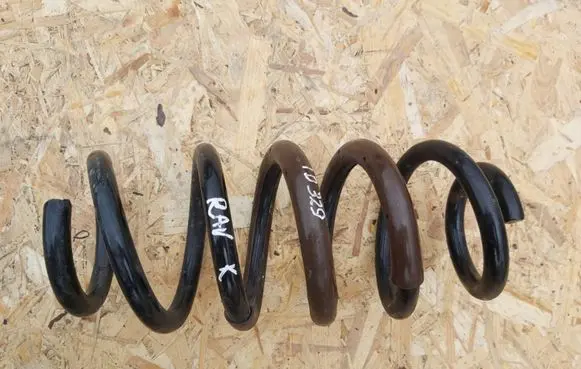Toyota RAV 4 (XA40) Rear coil spring