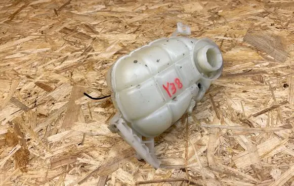 BMW 3 F30 F35 F31 Coolant expansion tank/reservoir 7609468