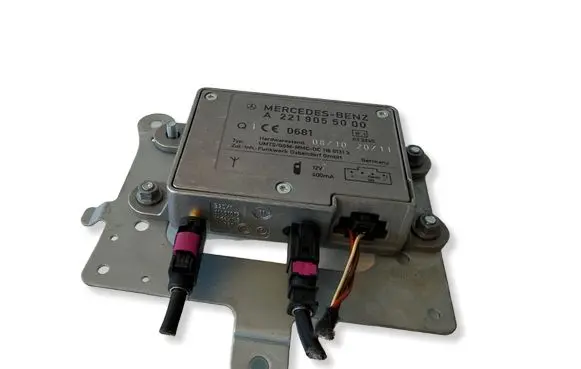 Mercedes-Benz S W221 Aerial antenna amplifier A2219055000