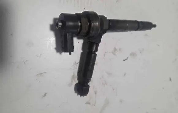 Opel Astra H Fuel injector 0445110175